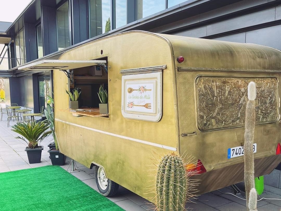 Catering sobre ruedas con foodtrucks personalizados en Madrid y zona norte